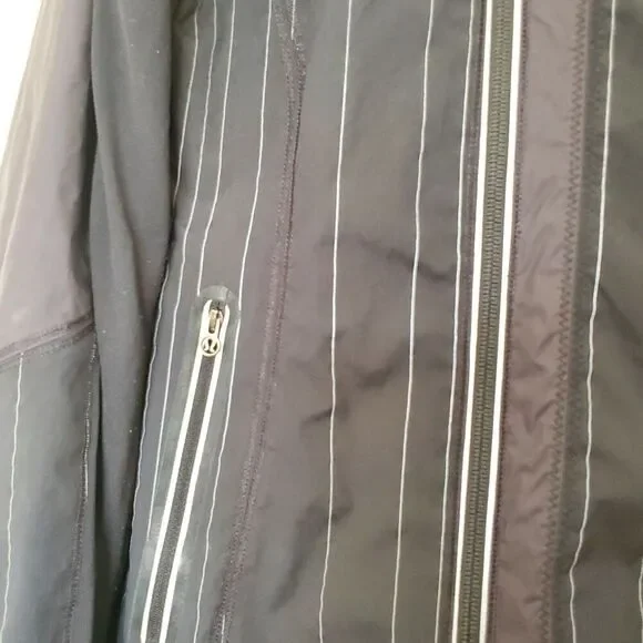 Lululemon Women's Run: Get Up And Glow Jacket Reflective 360 Black Sz 6 Full Zip - Picture 9 of 16